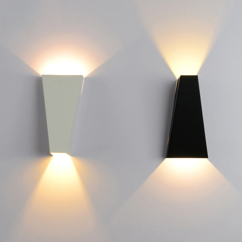 Moderne Minimalistische Wasserfeste Trapezförmige Aluminium Druckguss LED Außenwandleuchte für den Außenbereich | Brehn