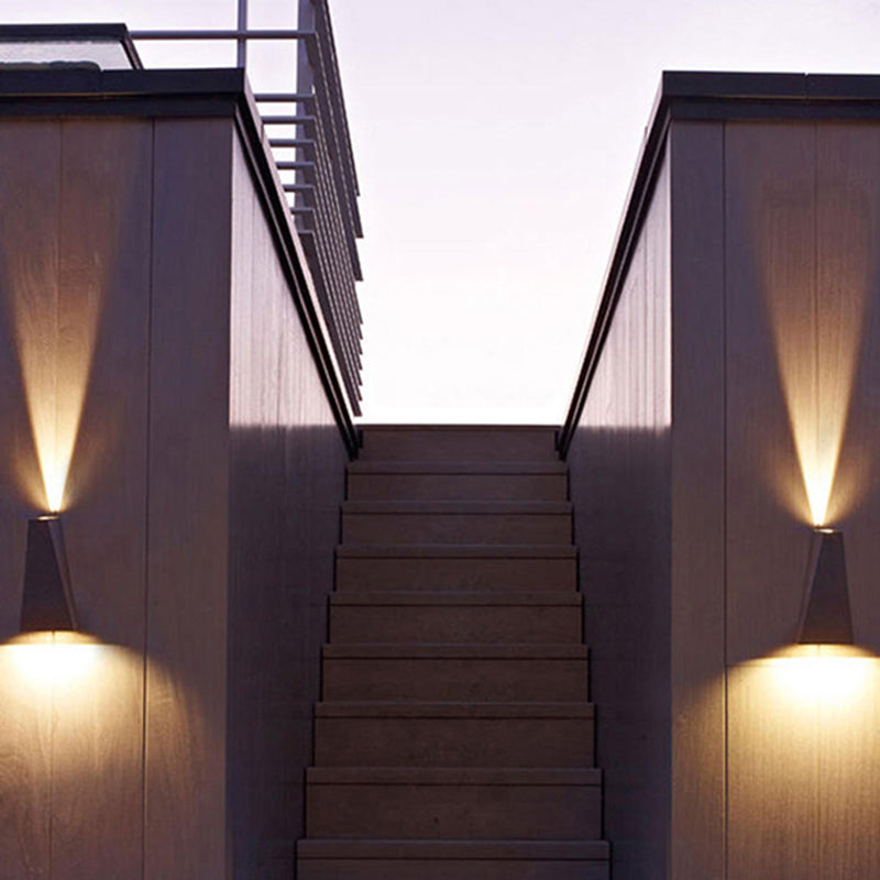 Moderne Minimalistische Wasserfeste Trapezförmige Aluminium Druckguss LED Außenwandleuchte für den Außenbereich | Brehn