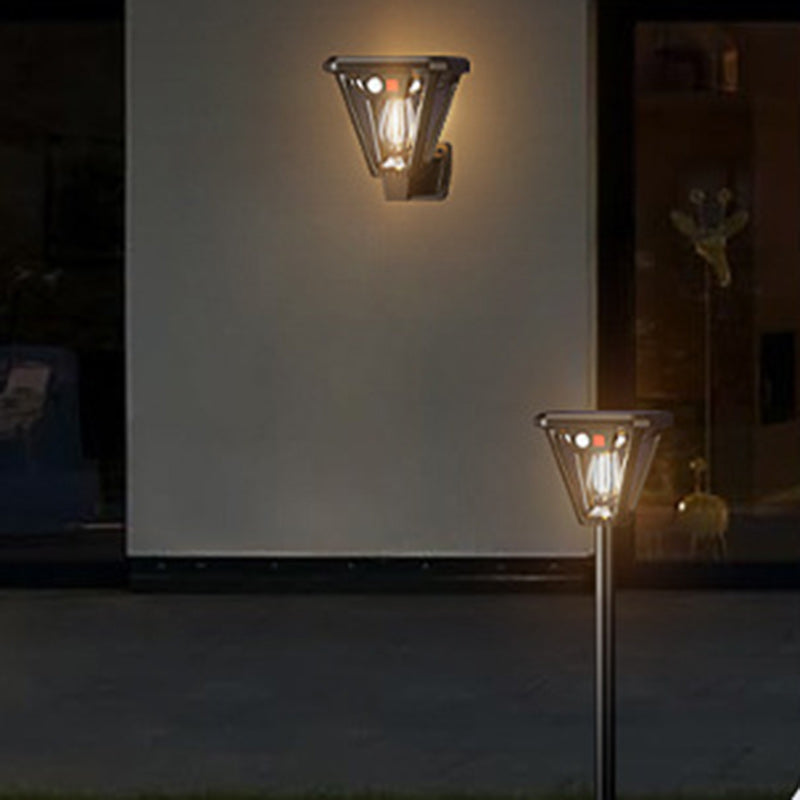 Zeitgenössische industrielle menschliche Körpersensor LED Solar wasserdicht Rasen Einstecklicht für den Außenbereich Patio | Brehn