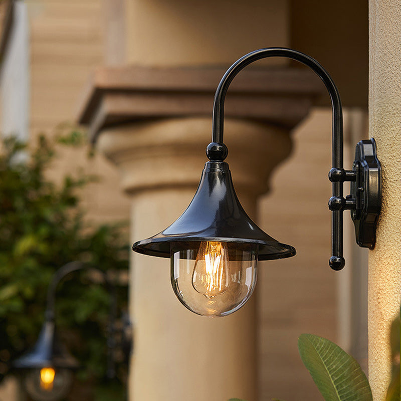 Moderne, schlichte Wandleuchte aus Aluminium mit Trompetenschirm und Glas, einflammig, für den Außenbereich, geeignet für den Garten
