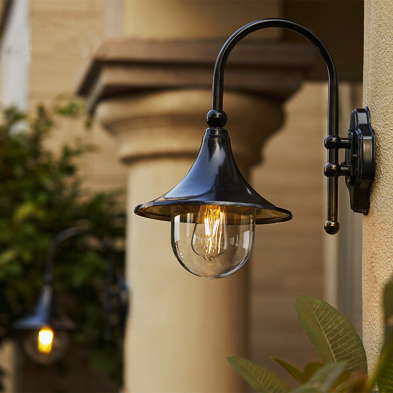 Moderne, schlichte Wandleuchte aus Aluminium mit Trompetenschirm und Glas, einflammig, für den Außenbereich, geeignet für den Garten