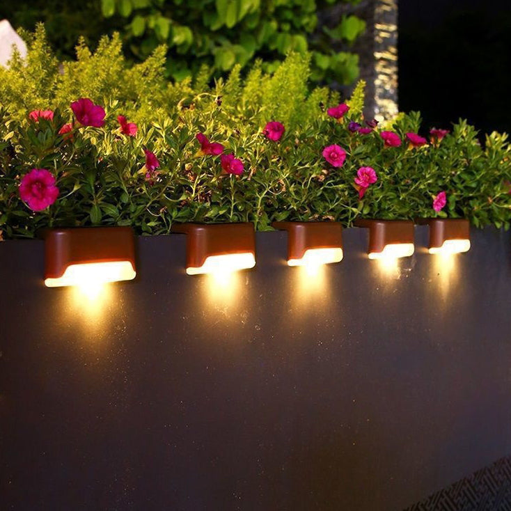Zeitgenössisches industrielles PP quadratisches wasserdichtes LED-Solar-Außenstufenlicht für den Garten | Brehn