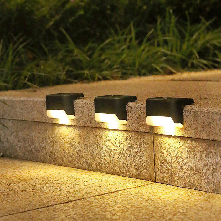 Zeitgenössisches industrielles PP quadratisches wasserdichtes LED-Solar-Außenstufenlicht für den Garten | Brehn