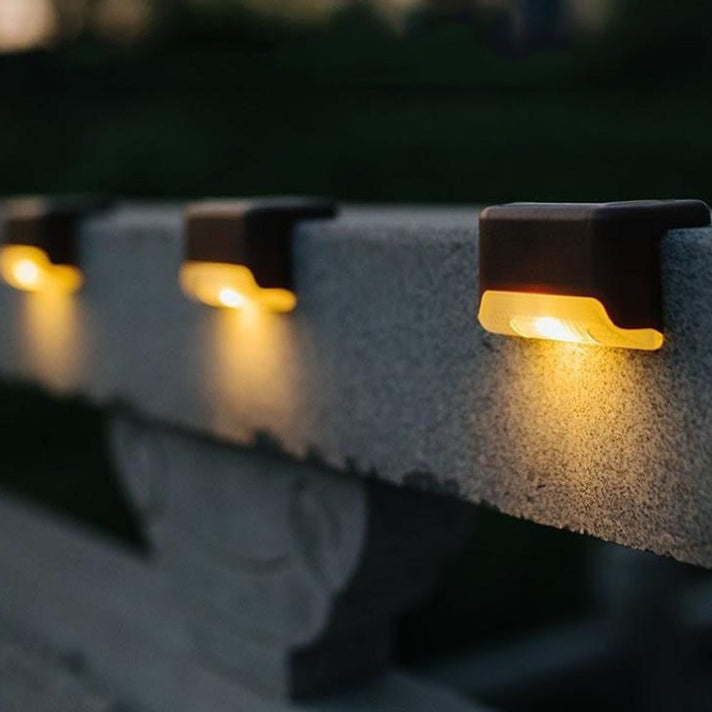 Zeitgenössisches industrielles PP quadratisches wasserdichtes LED-Solar-Außenstufenlicht für den Garten | Brehn