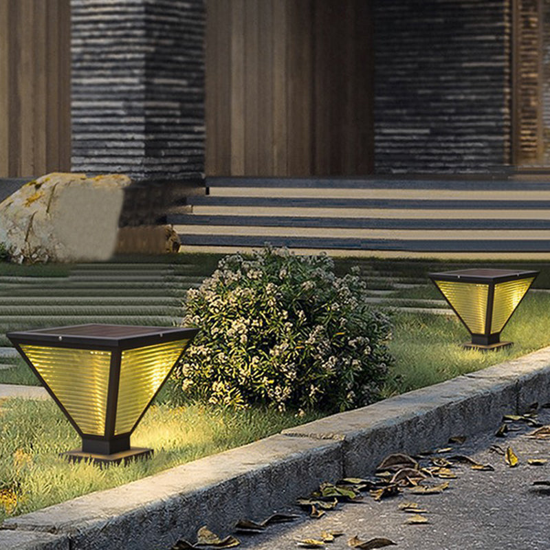 Modern Minimalist Solar Waterproof Square Prismatic Stainless Steel Glass LED Außenleuchte Für Patio | Brehn