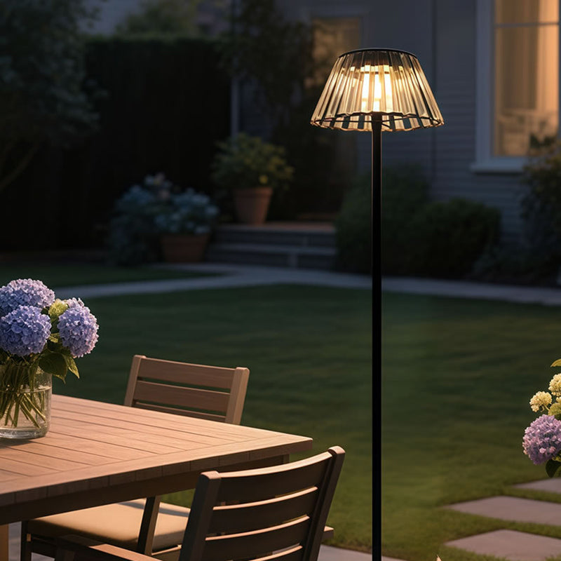 Wasserdichte Solar-USB-LED-Stehlampe aus Eisenglas für den Außenbereich für den Garten