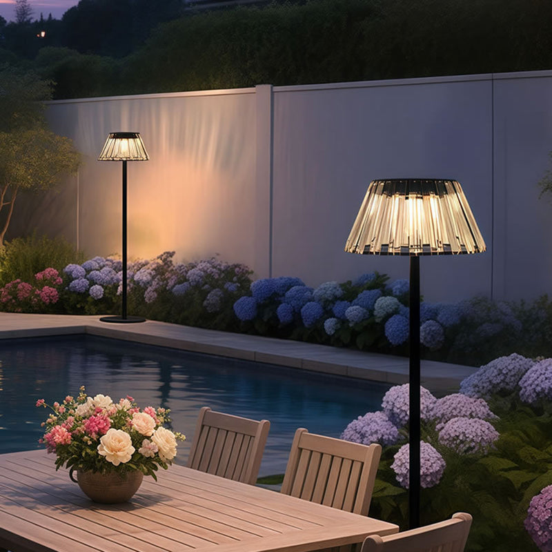 Wasserdichte Solar-USB-LED-Stehlampe aus Eisenglas für den Außenbereich für den Garten