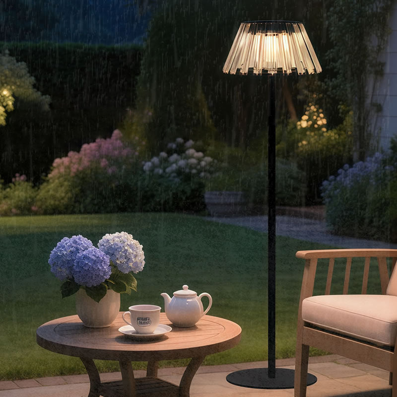Wasserdichte Solar-USB-LED-Stehlampe aus Eisenglas für den Außenbereich für den Garten