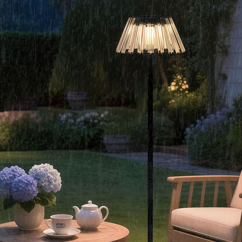 Zeitgenössische industrielle wasserdichte Solar-USB-Eisen-Glas-Außen-LED-Stehlampe für den Garten | Brehn