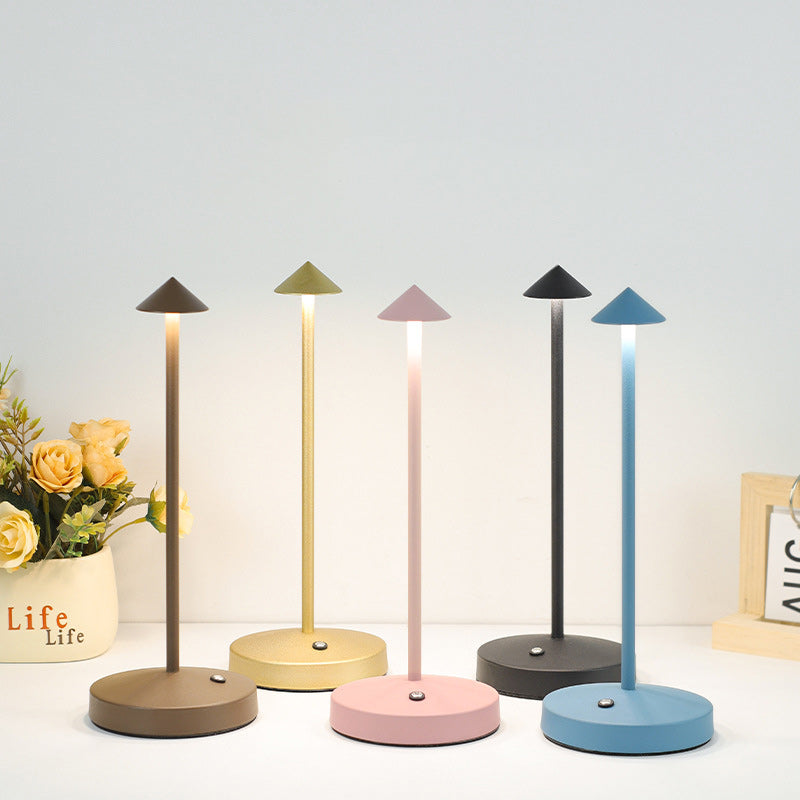 Brehn | Moderne Einfachheit Triangle Cone Runde Acrylzylinder Eisen LED Tischlampe für das Wohnzimmer
