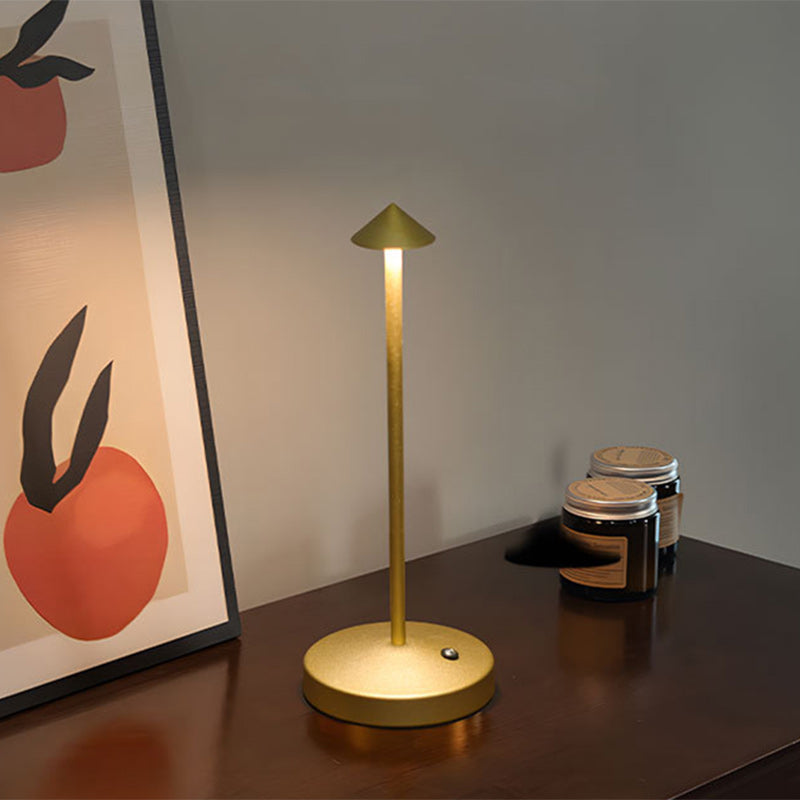Brehn | Moderne Einfachheit Triangle Cone Runde Acrylzylinder Eisen LED Tischlampe für das Wohnzimmer