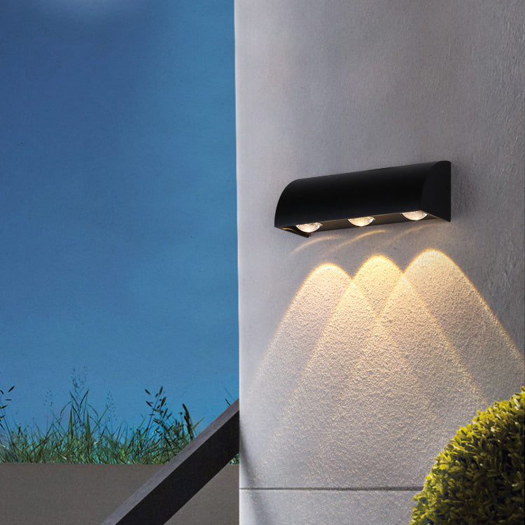 Moderne Einfachheit Wasserdichte Gewölbte Zylindrische Aluminium PC LED Wandleuchte für Außenbereich Patio | Brehn