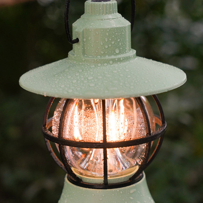 Zeitgenössische Retro wasserdichte wiederaufladbare/Batterie ABS PS PP Stahl Laterne Hängende LED Tischlampe Außenlicht für den Garten | Brehn