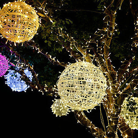 Solarbetriebene, wasserdichte LED-Weihnachtskugel-Hängeleuchte aus PVC-Kunststoff für den Außenbereich und die Gartenbeleuchtung