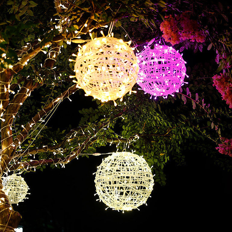 Solarbetriebene, wasserdichte LED-Weihnachtskugel-Hängeleuchte aus PVC-Kunststoff für den Außenbereich und die Gartenbeleuchtung