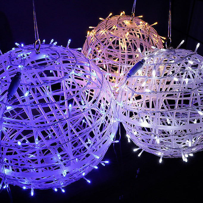 Solarbetriebene, wasserdichte LED-Weihnachtskugel-Hängeleuchte aus PVC-Kunststoff für den Außenbereich und die Gartenbeleuchtung
