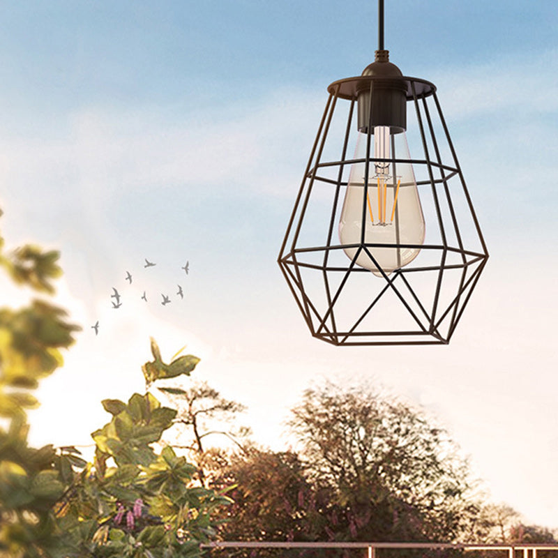 Zeitgenössische industrielle Solar-wasserfeste octagonale Diamantlaterne aus mildem Stahldraht Kunststoff LED Außenpendelleuchte für den Garten | Brehn