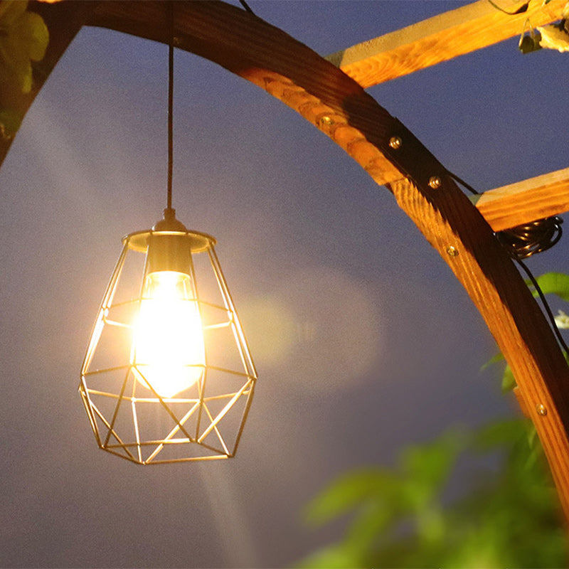 Zeitgenössische industrielle Solar-wasserfeste octagonale Diamantlaterne aus mildem Stahldraht Kunststoff LED Außenpendelleuchte für den Garten | Brehn