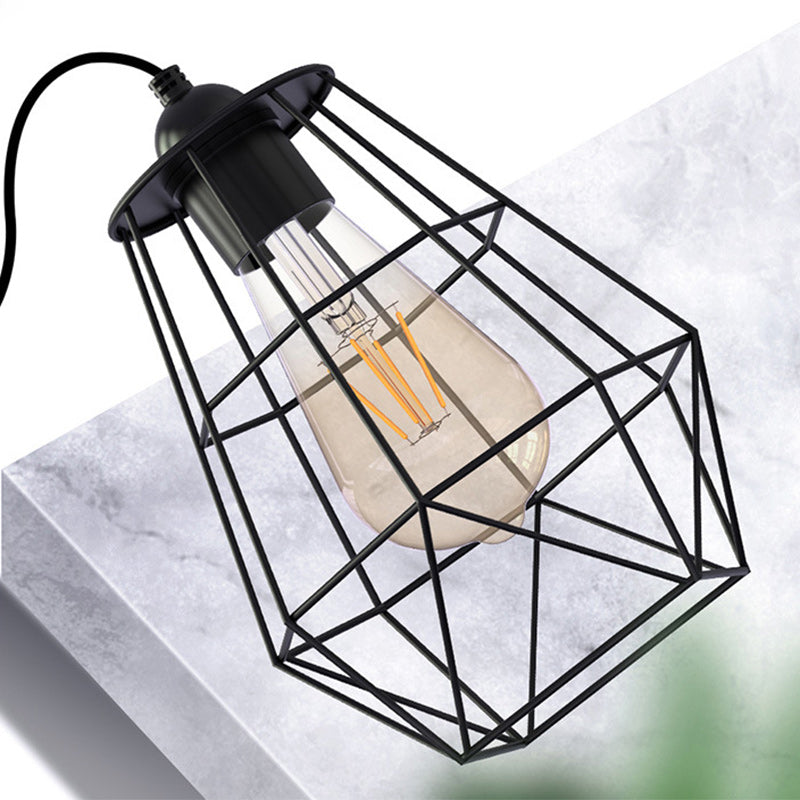 Zeitgenössische industrielle Solar-wasserfeste octagonale Diamantlaterne aus mildem Stahldraht Kunststoff LED Außenpendelleuchte für den Garten | Brehn