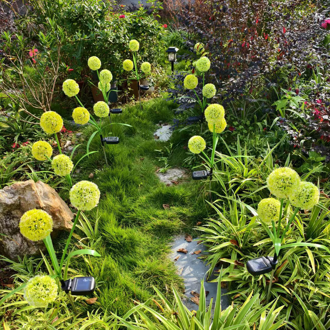 Solarbetriebene, wasserdichte LED-Außenleuchte mit Löwenzahn-Motiv, Edelstahl, ABS-Kupferdraht und Erdungsstecker für Garten