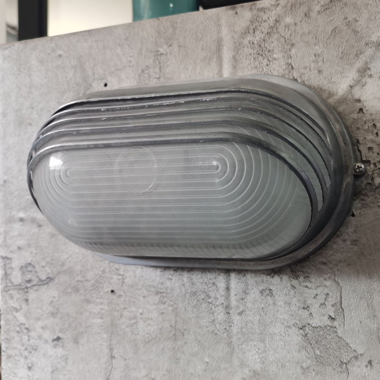 Zeitgenössische Industrie wasserdicht Aluminium Glas satiniert oval gestreift 1-Licht Wand Sconce Lampe für Außenpatio | Brehn