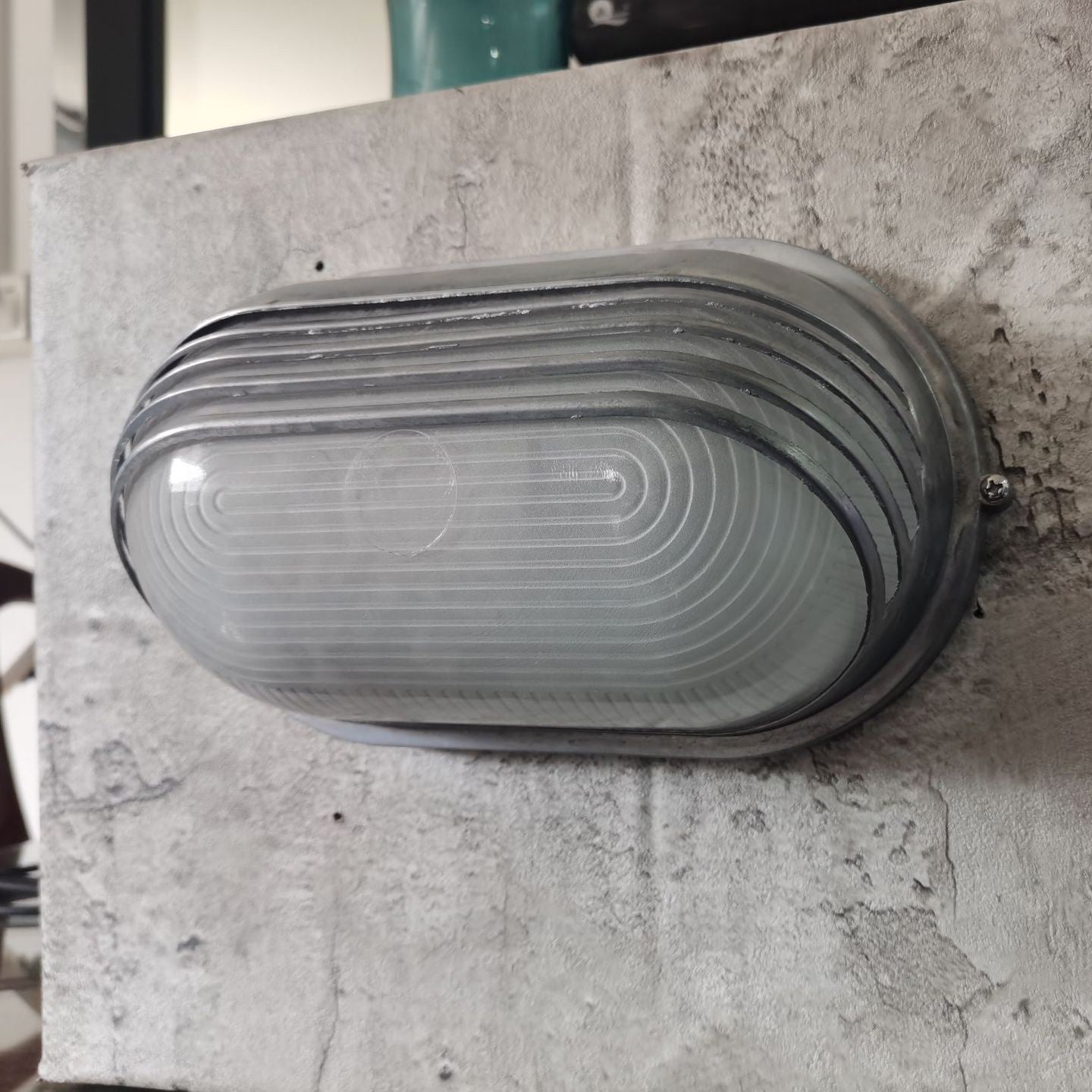 Zeitgenössische Industrie wasserdicht Aluminium Glas satiniert oval gestreift 1-Licht Wand Sconce Lampe für Außenpatio | Brehn