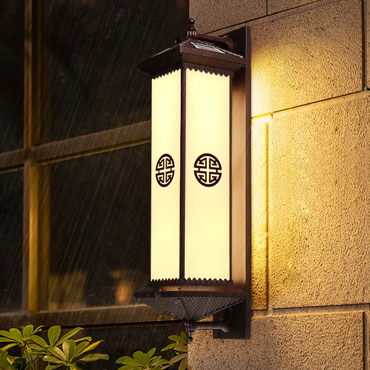 Solarbetriebene, wasserdichte LED-Wandleuchte aus ABS-Aluminium und Glas mit rechteckigem Glücks- und Wohlstandsmotiv für die Terrasse