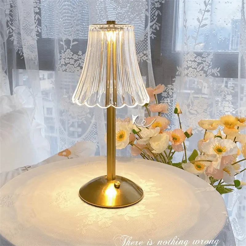 Drahtlose Tischlampe mit Kristalldekor und dimmbarer Beleuchtung - GlamLight | Brehn
