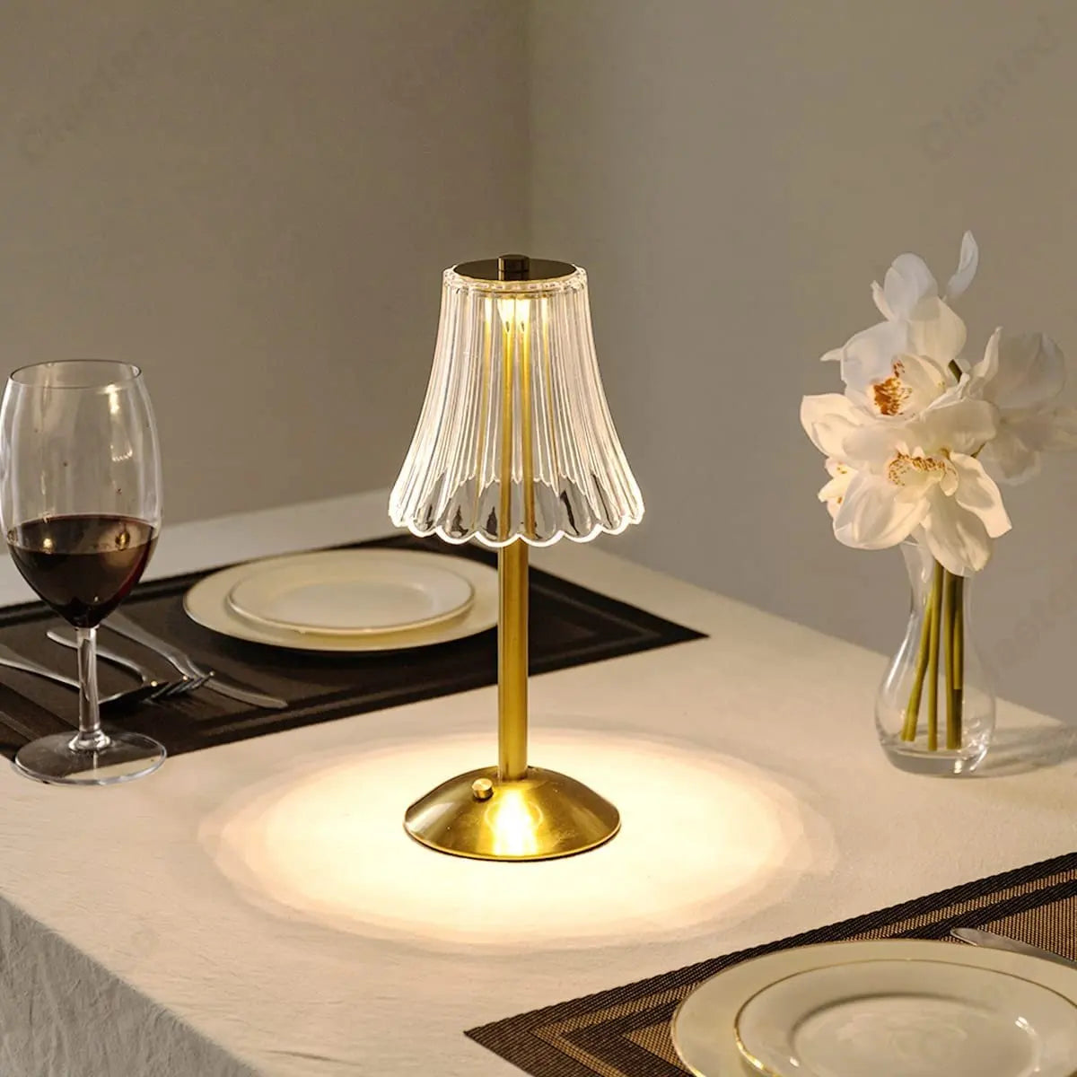 Drahtlose Tischlampe mit Kristalldekor und dimmbarer Beleuchtung - GlamLight | Brehn
