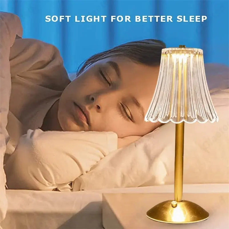 Drahtlose Tischlampe mit Kristalldekor und dimmbarer Beleuchtung - GlamLight | Brehn