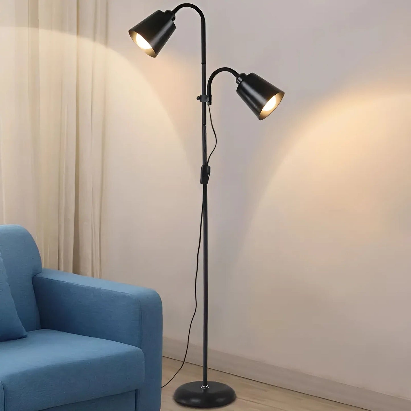 Moderne verstellbare LED Stehlampe mit E27 Sockeldesign | Brehn