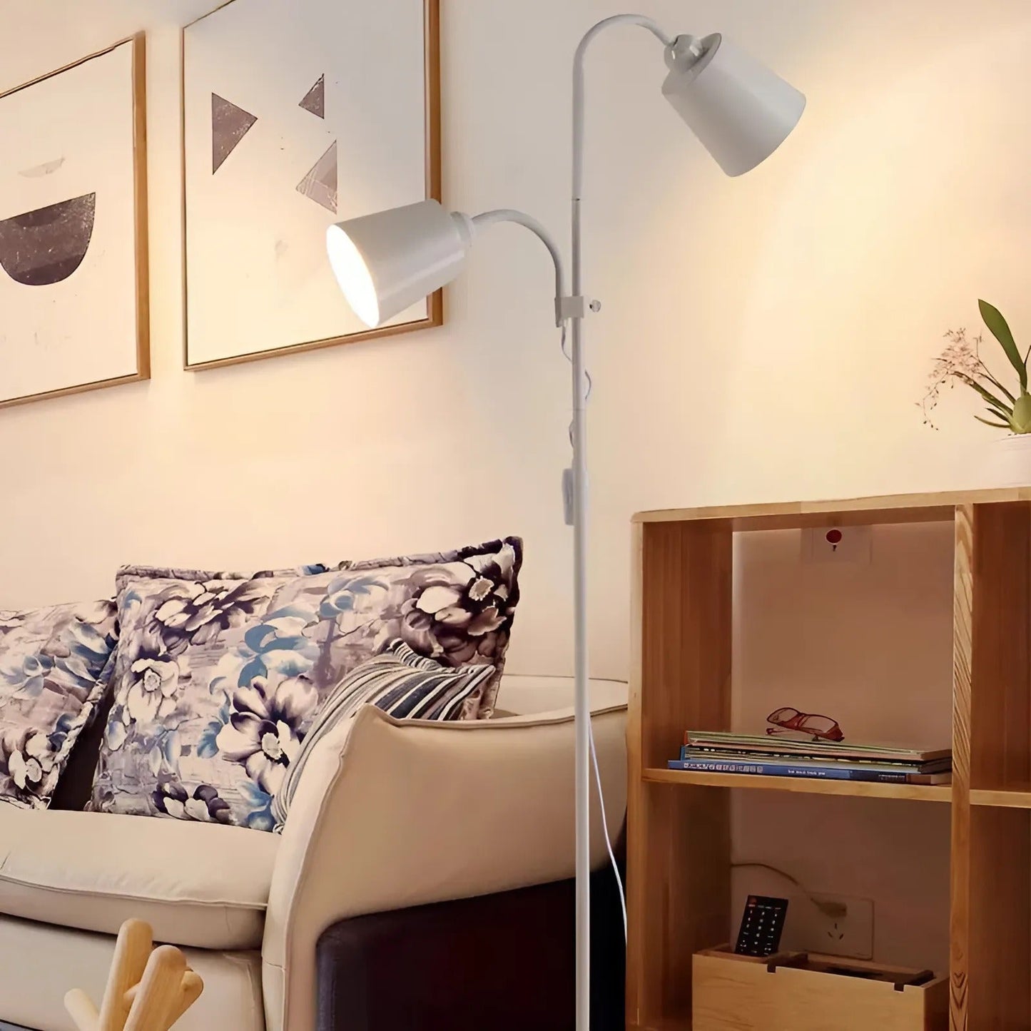 Moderne verstellbare LED Stehlampe mit E27 Sockeldesign | Brehn