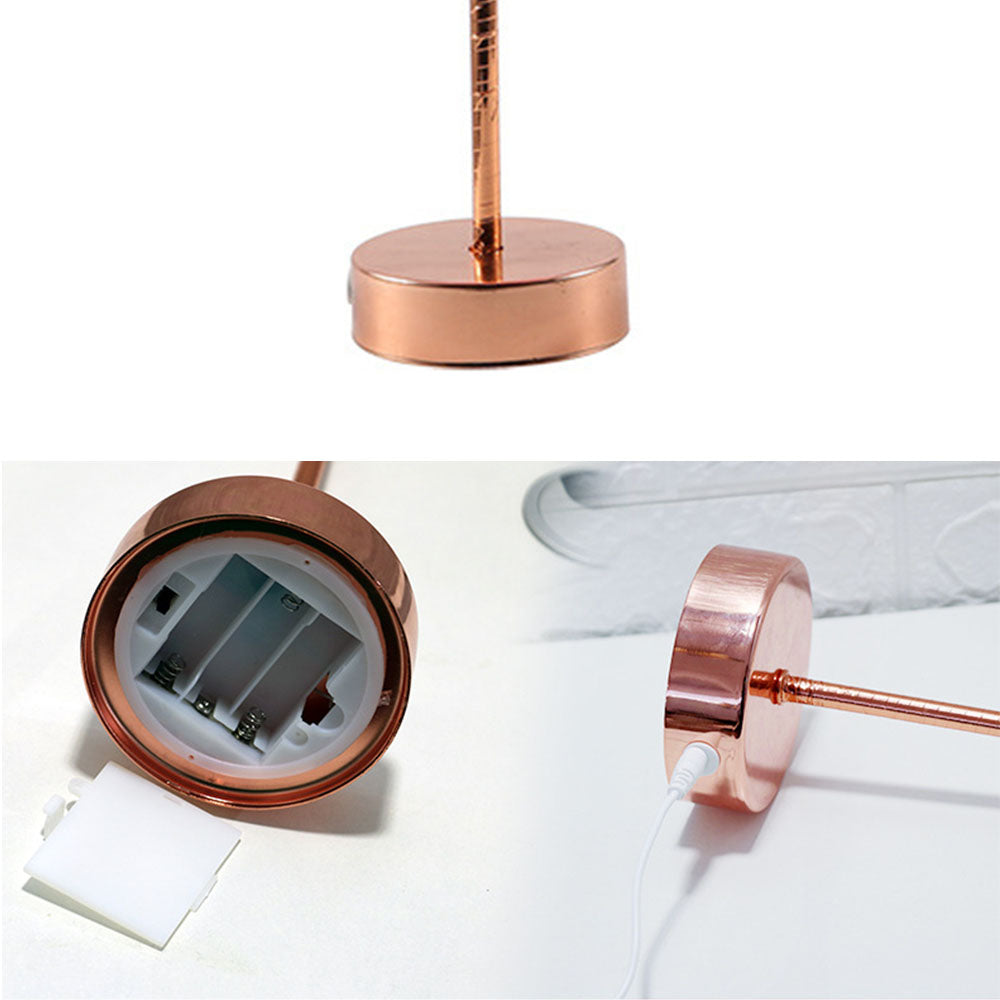 Strauß Nachtlicht | Exzentrische Lampe mit Federn & Roségold-Basis | Brehn