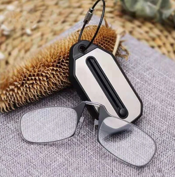 Schlüsselanhänger Lesebrille – Ultradynamische faltbare Lesebrille mit Etui | Brehn