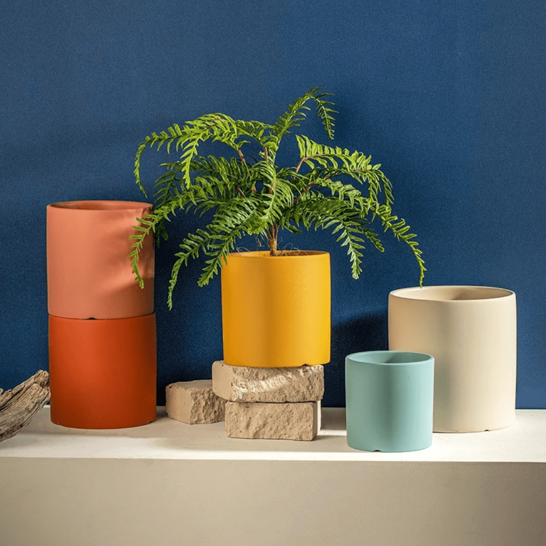 Eleganter Blumentopf aus Keramik mit Untertasse