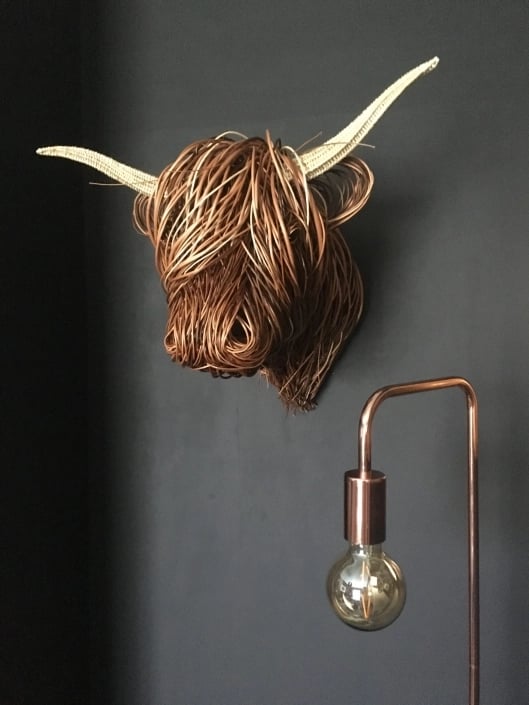 Elegante Kuh-Wandskulptur im Landhausstil