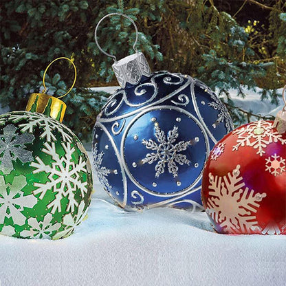 Brehn | Aufblasbarer Weihnachtsball im Freien dekoriert