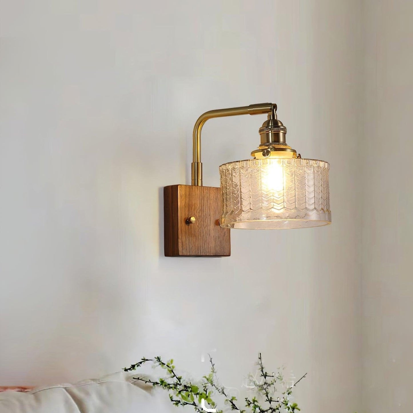 Rustikale grüne Glaswandlampe mit Holzfuß | Brehn