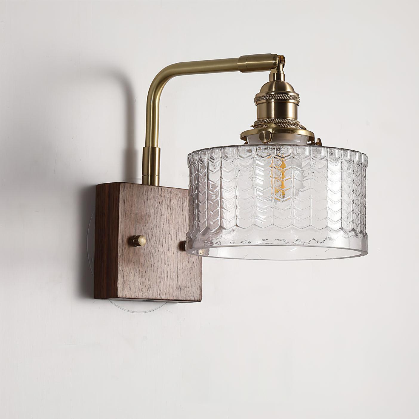 Rustikale grüne Glaswandlampe mit Holzfuß | Brehn