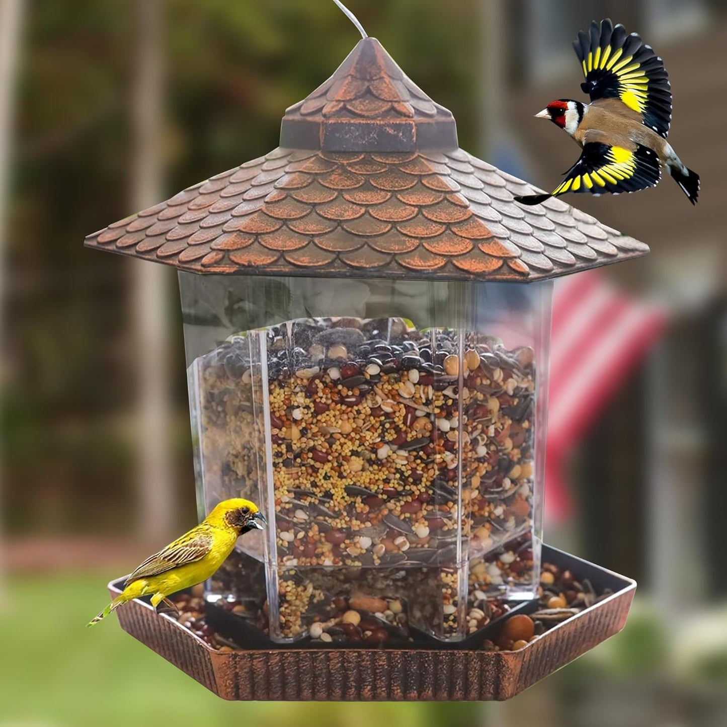 Vogelfutterhaus zum Aufhängen mit Kupferdach im Freien