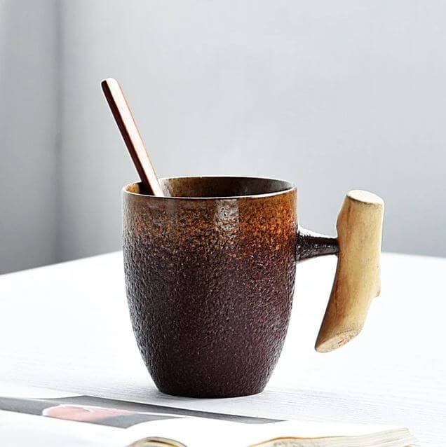 Grobkeramiktasse mit Holzhantel | Brehn