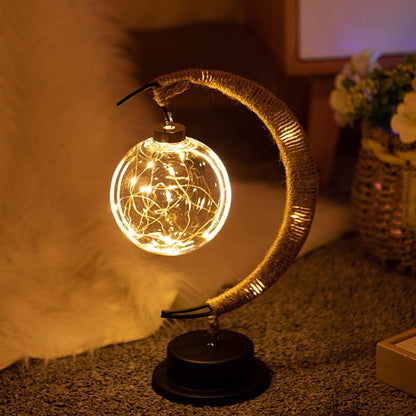 Brehn | LunaGlow - Luxus Tischlampe - Mondhalbmond - Rattan Design - Elegante Beleuchtung