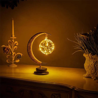 Brehn | LunaGlow - Luxus Tischlampe - Mondhalbmond - Rattan Design - Elegante Beleuchtung