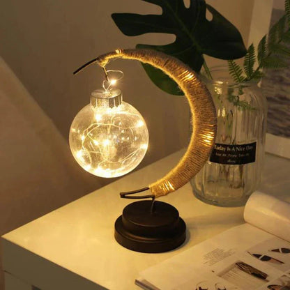 Brehn | LunaGlow - Luxus Tischlampe - Mondhalbmond - Rattan Design - Elegante Beleuchtung