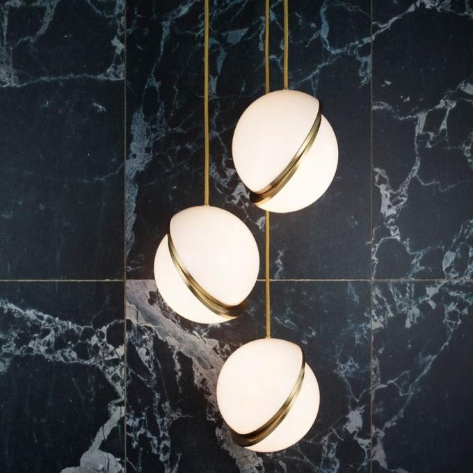 Brehn | CielCourbe Lampe - Luxus Mondlicht Pendelleuchte aus Acryl und Messing