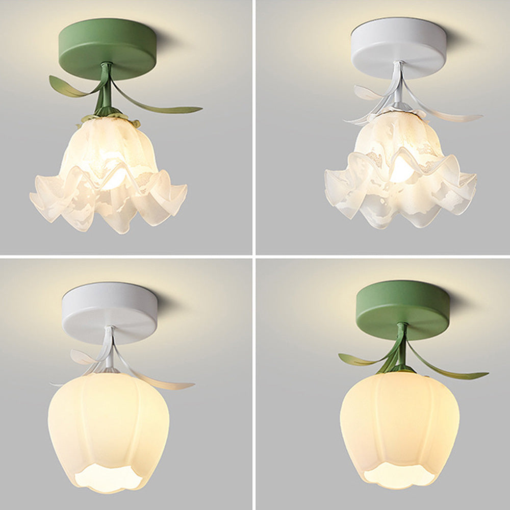 Deckenleuchte mit floralem Glasschirmdesign
