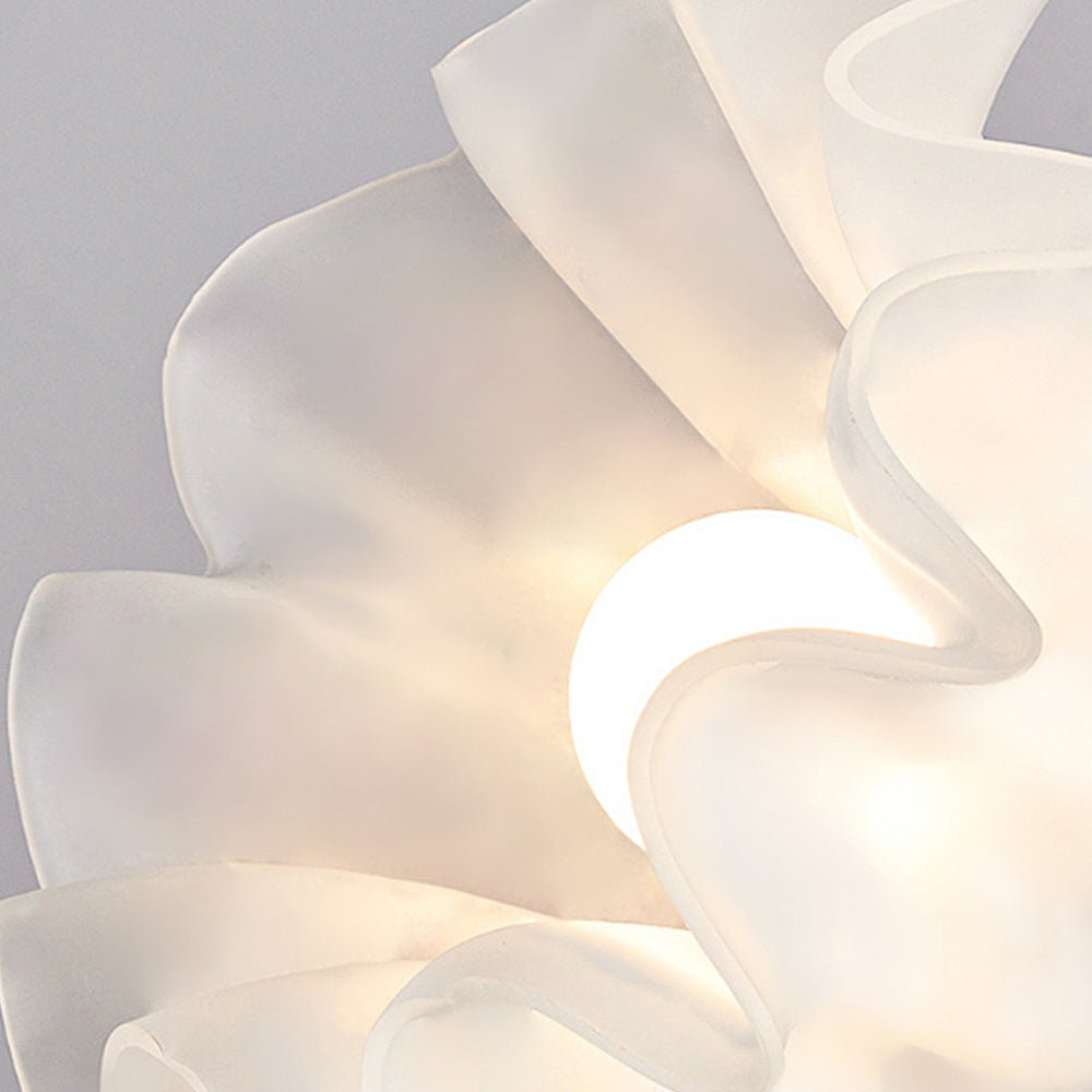 Deckenleuchte mit floralem Glasschirmdesign