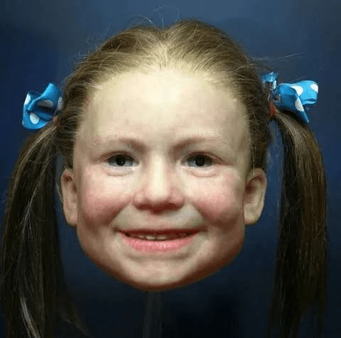 Ältere Halloween-Maske