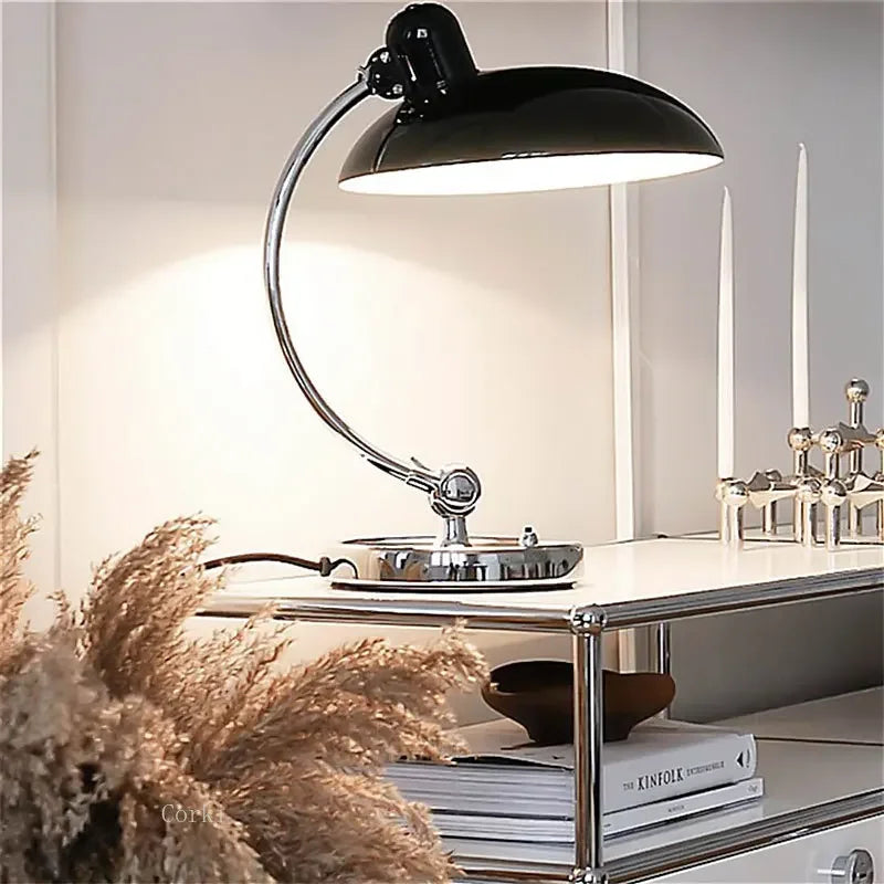 Dänische Tischlampe - Minimalistisches und Funktionales Design | Brehn