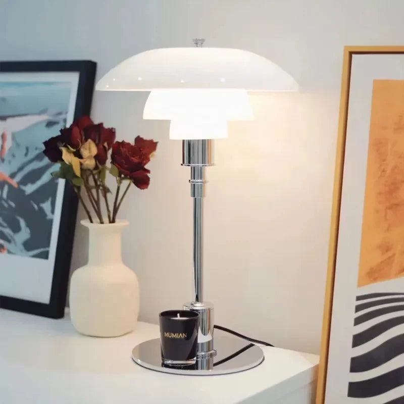Nordische Tischlampe aus Glas – Minimalistische LED-Tischleuchte, modern und elegant, ideal für Büro- und Wohnräume | Brehn